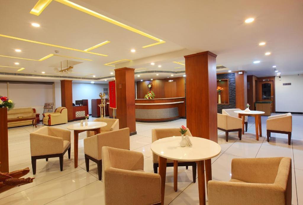 Sreevalsam Residency Kulanada Hotell Tāmarakulam Exteriör bild