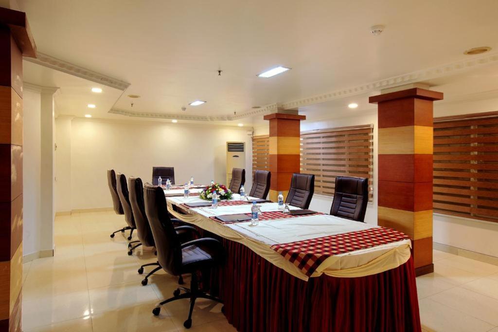 Sreevalsam Residency Kulanada Hotell Tāmarakulam Exteriör bild