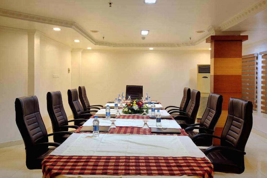 Sreevalsam Residency Kulanada Hotell Tāmarakulam Exteriör bild